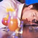 Triuškinantis alkoholio poveikis žmogaus organizmui ir jo pasekmės