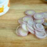 Aros de cebolla rebozados: cocinamos en casa no peor que en el pub