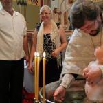 Todo lo que querías saber sobre el sacramento del bautismo: cómo y cuándo se bautiza a un recién nacido, qué se necesita para la ceremonia, a quién llevar como padrinos