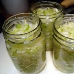 Delicious cabbage for the winter in jars: the best recipes with photos