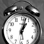 ¿A qué hora comienza el servicio de la iglesia?¿A qué hora llega la noche?