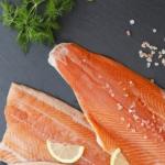 The fastest and most delicious ways to salt salmon at home