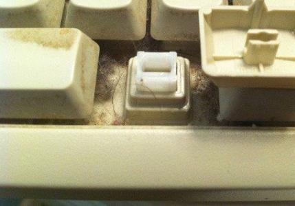 Hur man rengör datorns tangentbord hemma