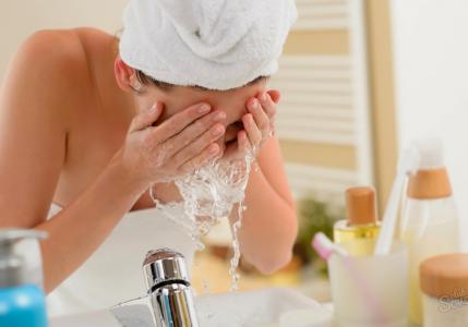 How to cleanse your face at home